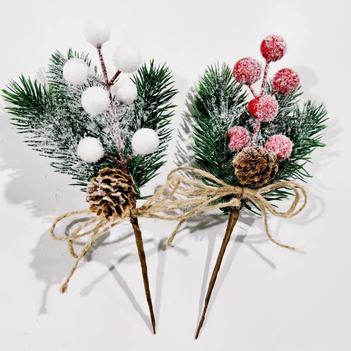 Hot Selling Christmas Decorations Red Berry Bouquet Christmas Decoration Snowflake Hemp Rope Pine Needle Pine Cone Simulated Berry Branch