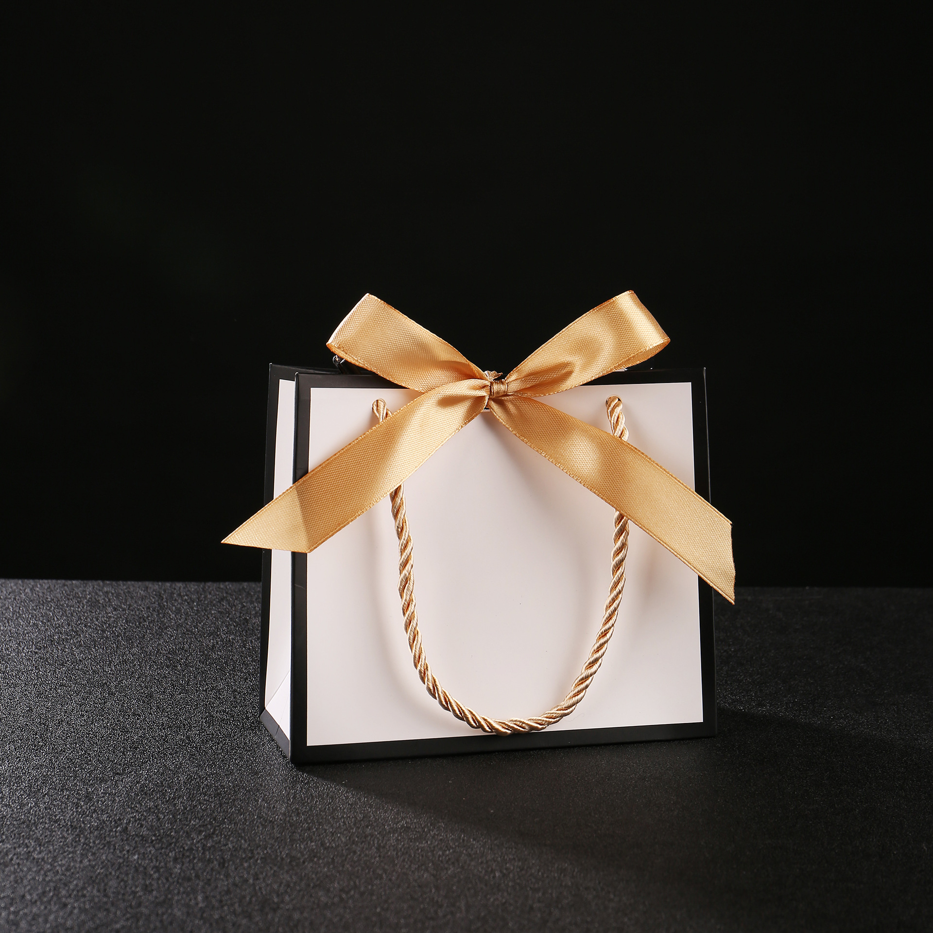 in stock Handheld Paper Bag with Bow Wedding Gift Bag Phnom Penh Blank Candy Box Cross-border Small Gift Bag